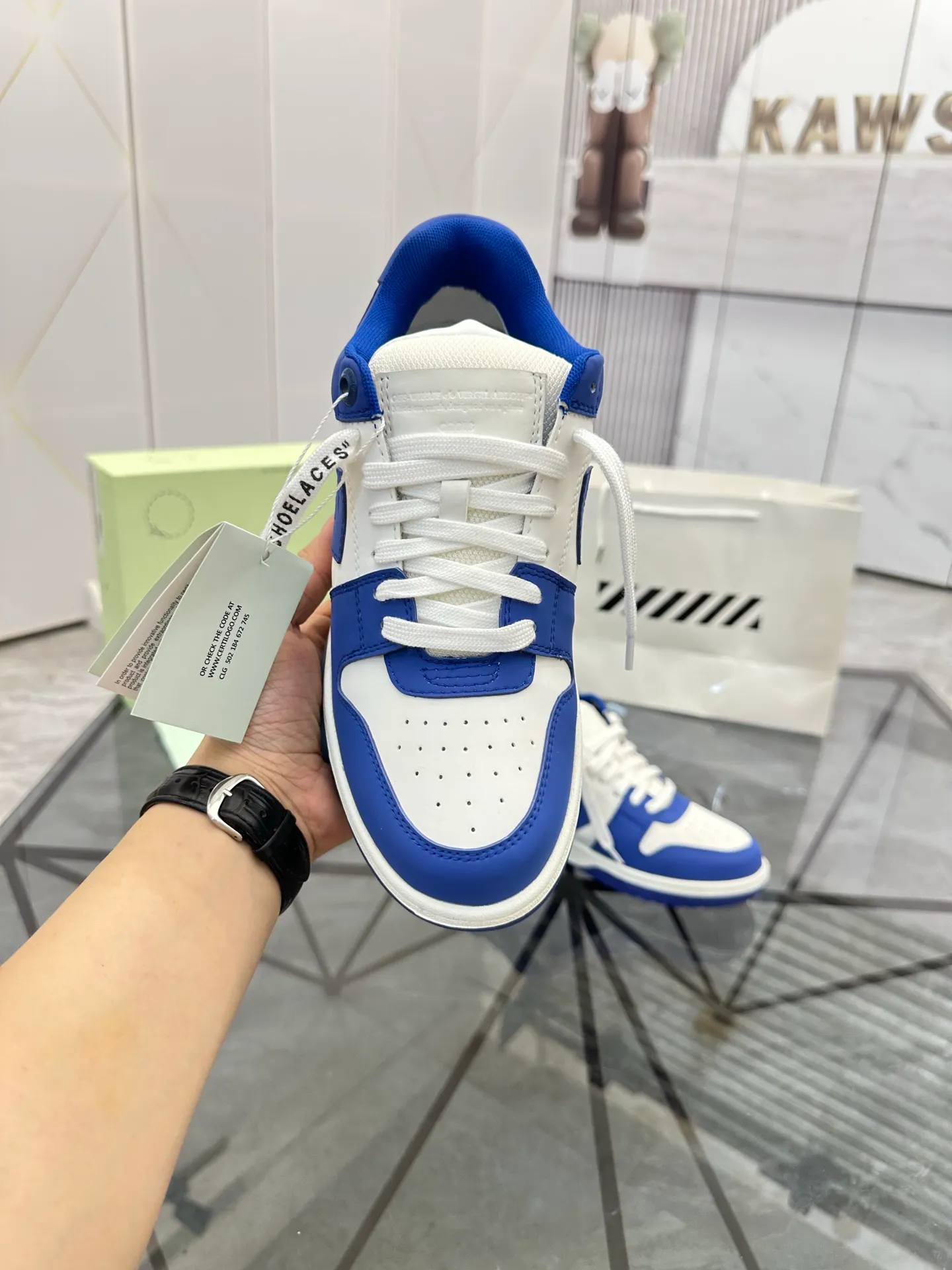 Selling men's shoes 💰: 💰P560¥ High-end top quality (leather buckle plus 10) Product trademark: OFF WHITE * "OFF WHITE*" low-top casual shoes Regular size: 35-45 (can be customized to 46) Couple style Product material: imported first-layer cowhide leather upper, breathable lining, original outsole. No.: H203